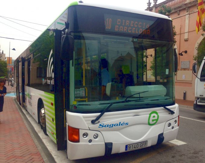 El nou autobús de la línia Sentmenat-Barcelona s'identifica amb els colors verd i blanc.